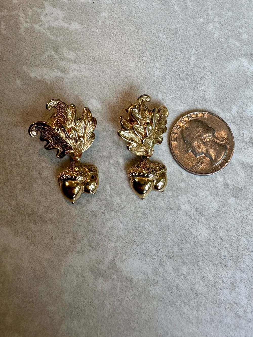 Vintage Avon Gold Acorn and Oak Leaf Drop Earrings - Women Jewelry